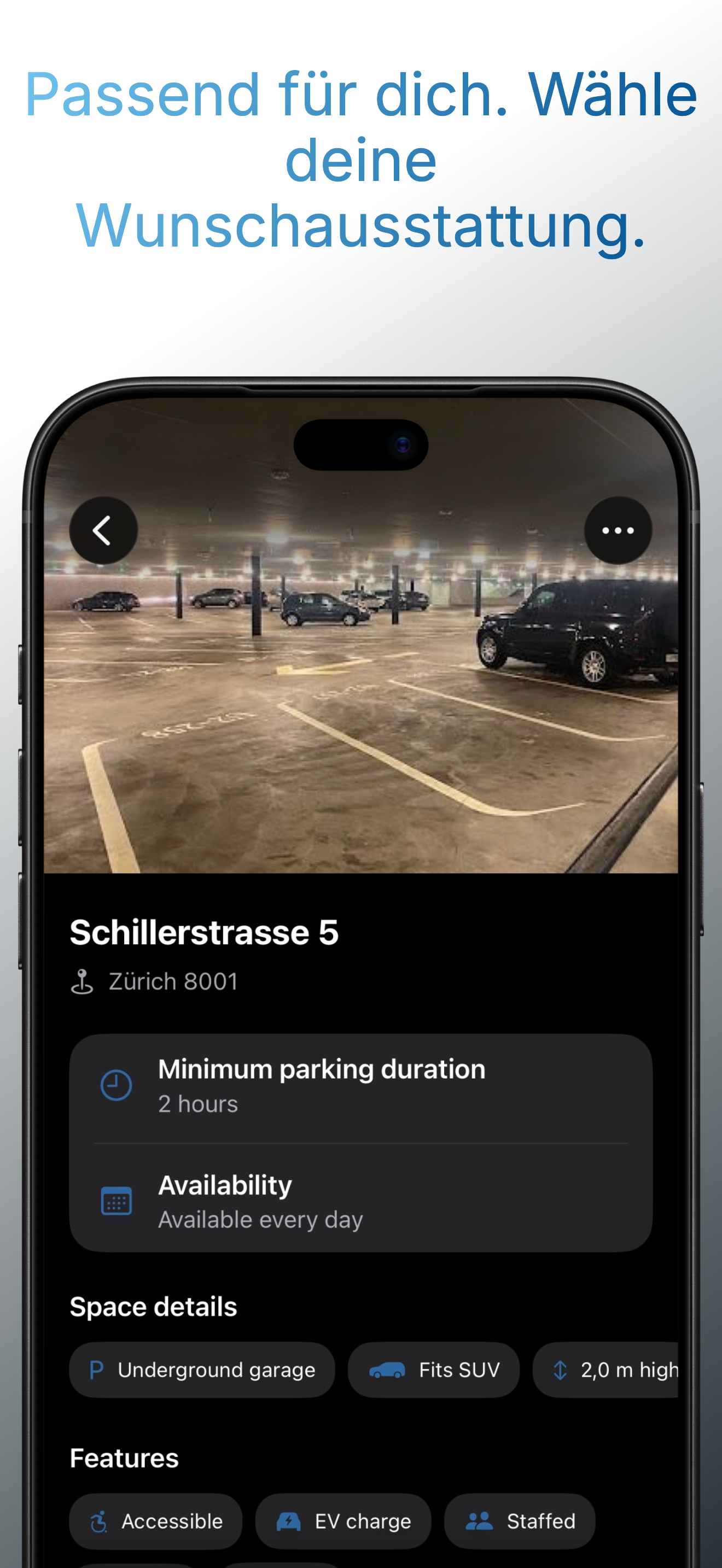 ParkShark-App mit Parkplatzfoto, Verfügbarkeit und Ausstattung.